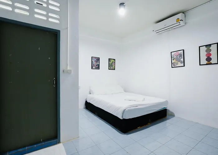 公寓 Bob House Bts Ekkamai - บ็อบ เฮ้าท์ สุขุมวิท 42 Bts เอกมัย