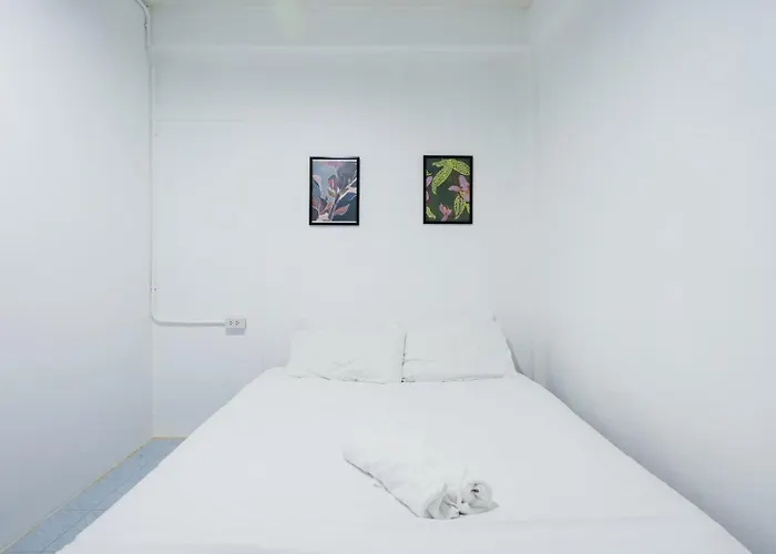 公寓 Bob House Bts Ekkamai - บ็อบ เฮ้าท์ สุขุมวิท 42 Bts เอกมัย *