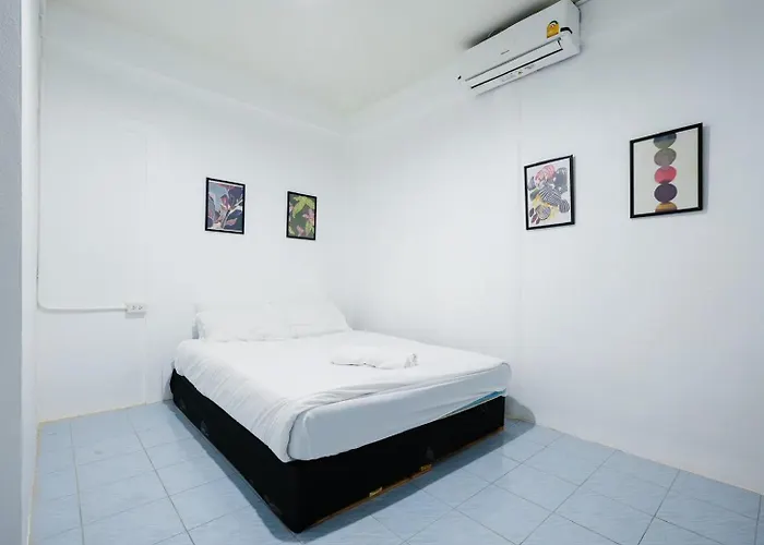 Bob House Bts Ekkamai - บ็อบ เฮ้าท์ สุขุมวิท 42 Bts เอกมัย * 曼谷